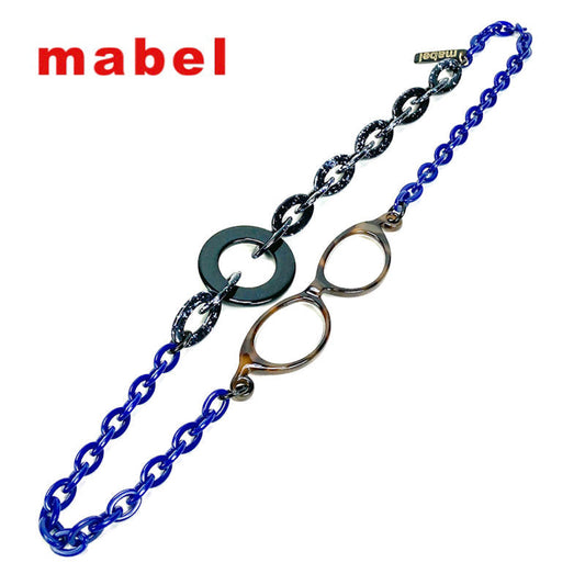 おしゃれも便利も一緒に ― ルーペネックレス「mabel」