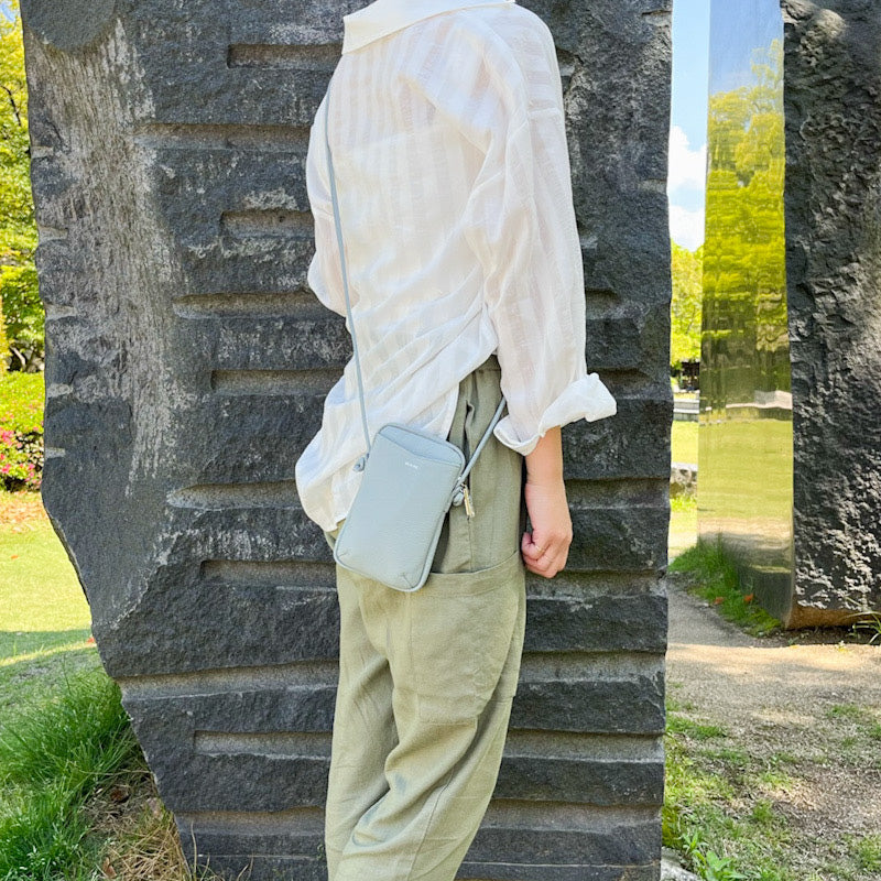 スマホショルダー 本革 BEAURE ヴュレ カウレザー 人気 ビュレ シンプル ポシェット ミニショルダー ジップポケット ギフトにも
