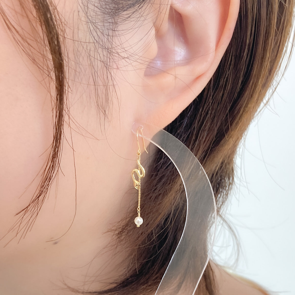 ピアス K18 スネーク(蛇)モチーフ × パール ゴールド レディース イヤージュエリー 幸運 巳年 フックタイプ