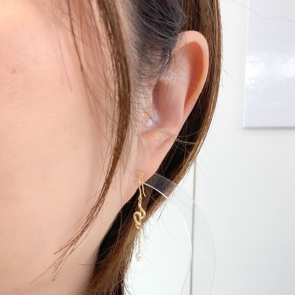 ピアス K18 スネーク(蛇)モチーフ × パール ゴールド レディース イヤージュエリー 幸運 巳年 フックタイプ