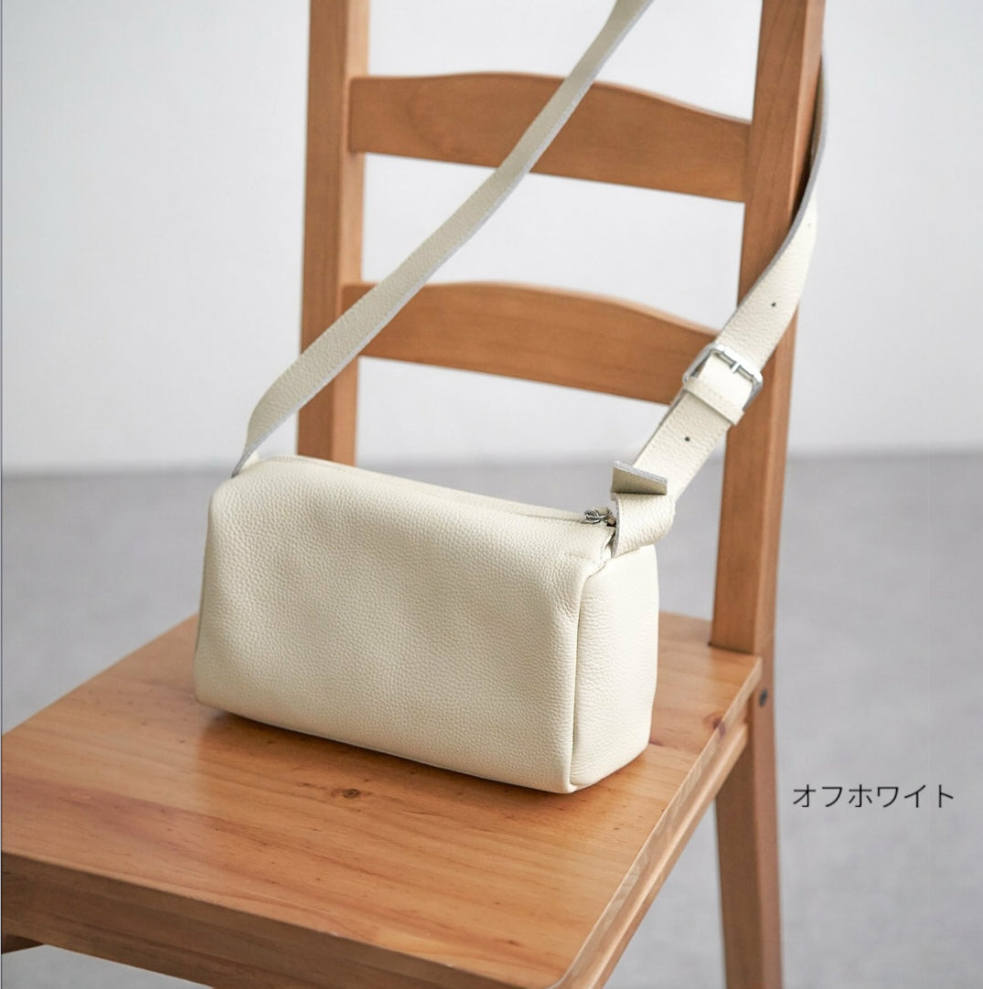 チー ビッグレザーバスケット ショルダーバッグ レザー オフホワイト /AQ Ch!iii BAG（チーバック）の「chiiii/チー Big Leather Bascket