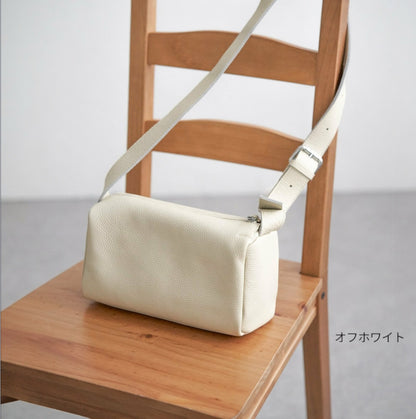 レザーショルダーバッグ シンプルレザーバッグ 大人かわいいバッグ 500mLのペットボトルが入るバッグ  旅行バッグ ボディバッグ 本革バッグ ショルダーバッグ
