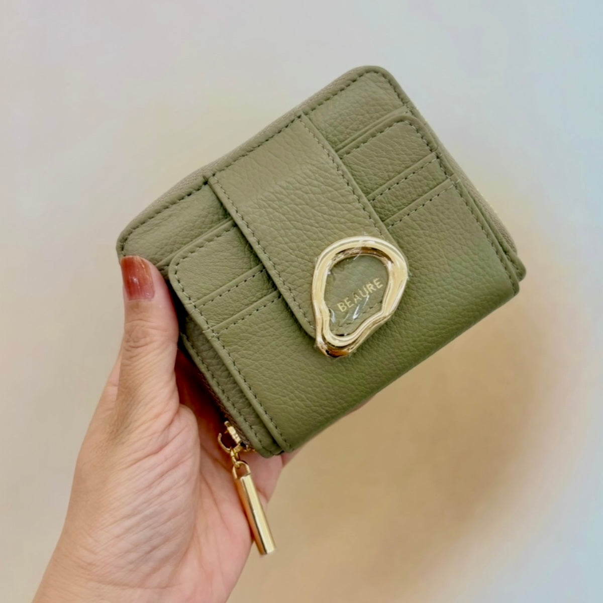 2つ折り財布 BEAURE ビュレ 人気カラー財布 レザーウォレット 牛革財布 カード収納多め財布 使い勝手の良い財布 上質レザー  シンプルウォレット